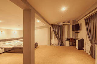 Отель Отель Нивки Плаза Киев Семейный номер-2